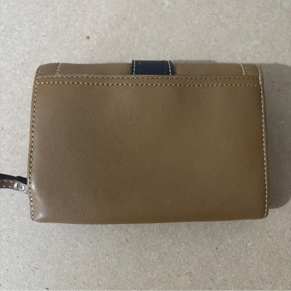 Coach SoHo Tan and Brown Leather trifold Wallet Silver Buckle Coin Purse EUC - Picture 2 of 9